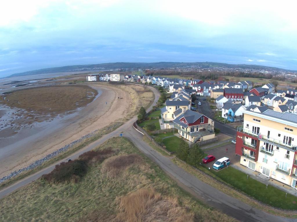 Coastal Apartment With Beach On Your Doorstep! Llanelli Buitenkant foto