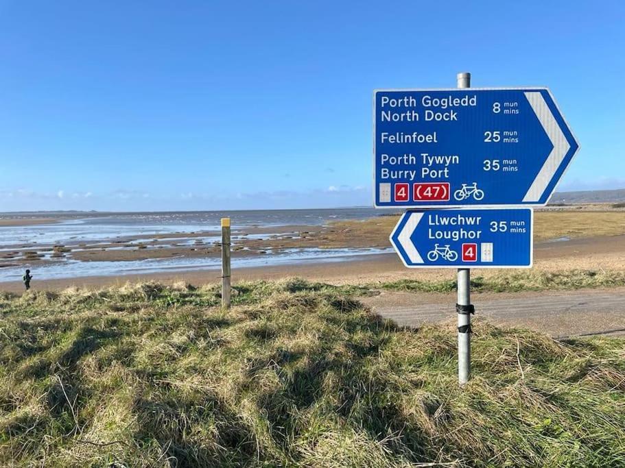 Coastal Apartment With Beach On Your Doorstep! Llanelli Buitenkant foto
