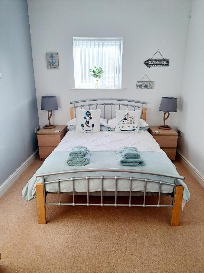 Coastal Apartment With Beach On Your Doorstep! Llanelli Buitenkant foto