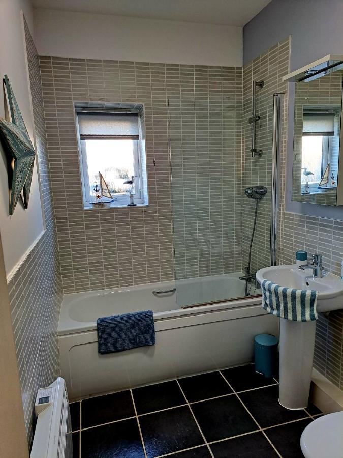 Coastal Apartment With Beach On Your Doorstep! Llanelli Buitenkant foto