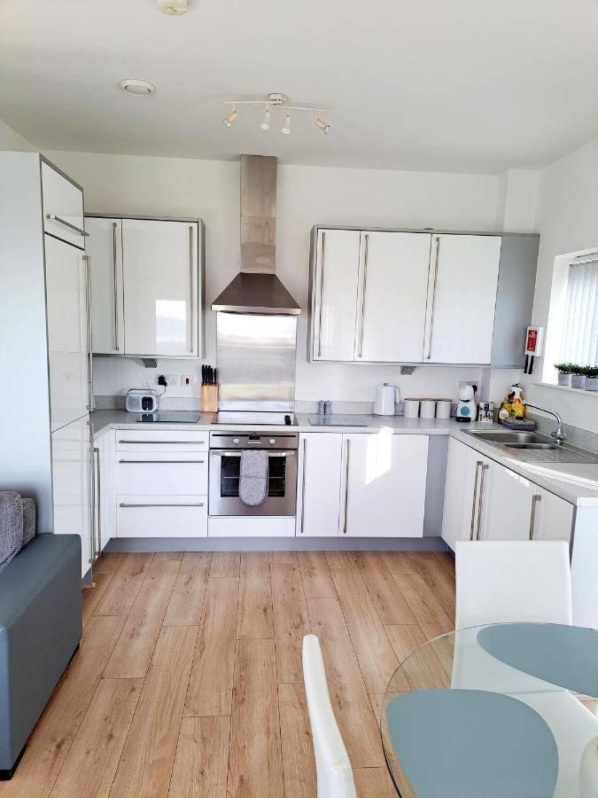 Coastal Apartment With Beach On Your Doorstep! Llanelli Buitenkant foto