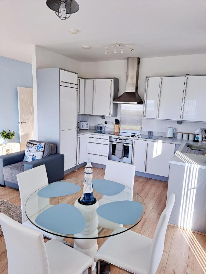 Coastal Apartment With Beach On Your Doorstep! Llanelli Buitenkant foto
