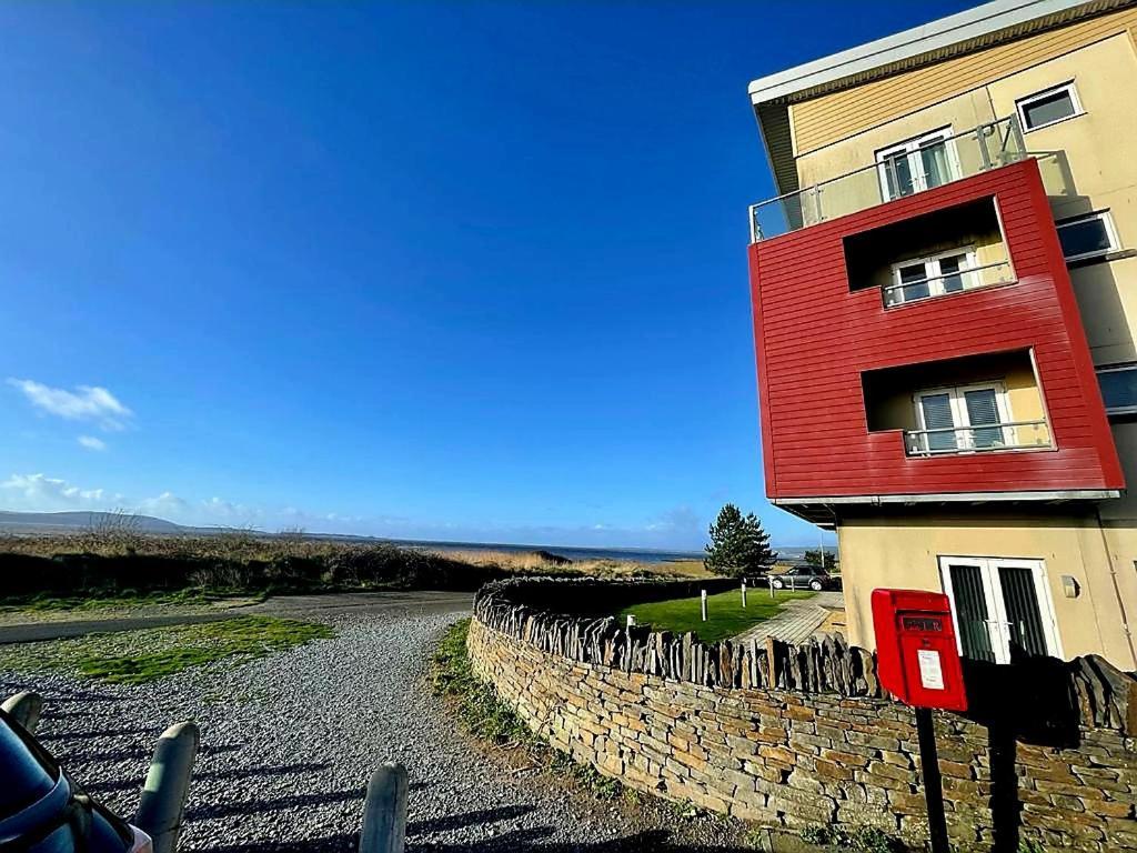 Coastal Apartment With Beach On Your Doorstep! Llanelli Buitenkant foto